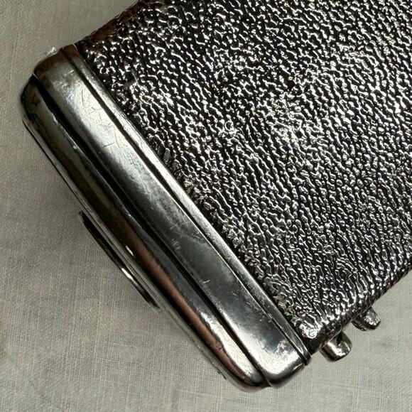 Vintage W. E. Smithe Hinged Black Velvet Lined Silver Toned Camera Trinket Box - Picture 7 of 14